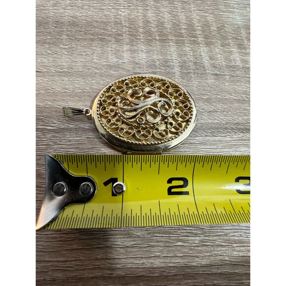 Vintage Sarah Coventry‎ Oval Locket Gold Tone Pendant 80s Chunky Statement Piece - Picture 7 of 8